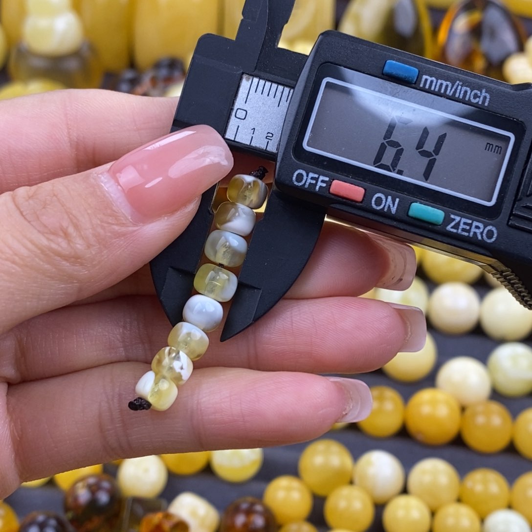 琥珀裸石未镶嵌珠子