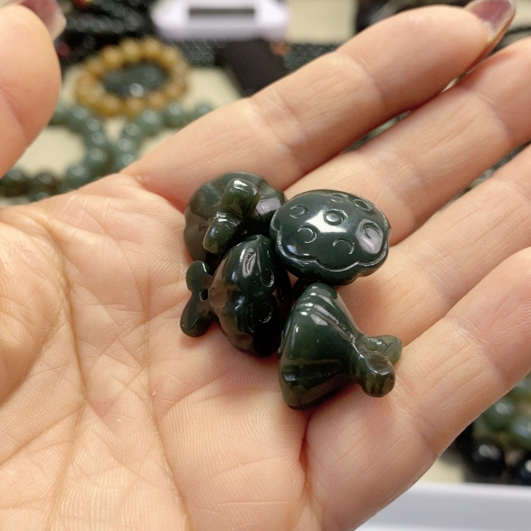 和田玉未镶嵌颈饰和田青玉莲蓬多样性发货拍1发1