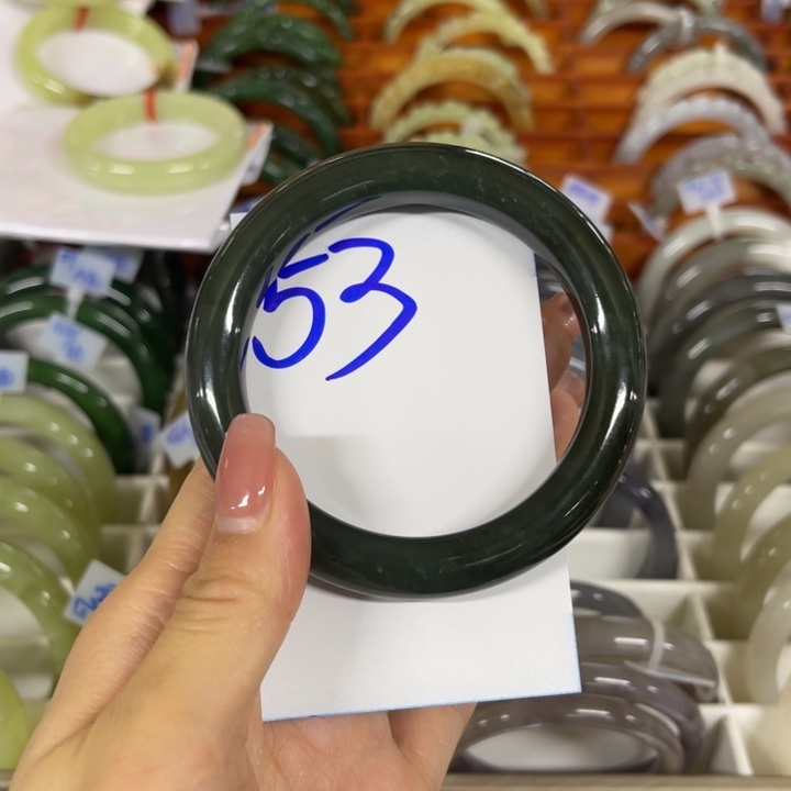 এ***࿐和田玉未镶嵌手镯