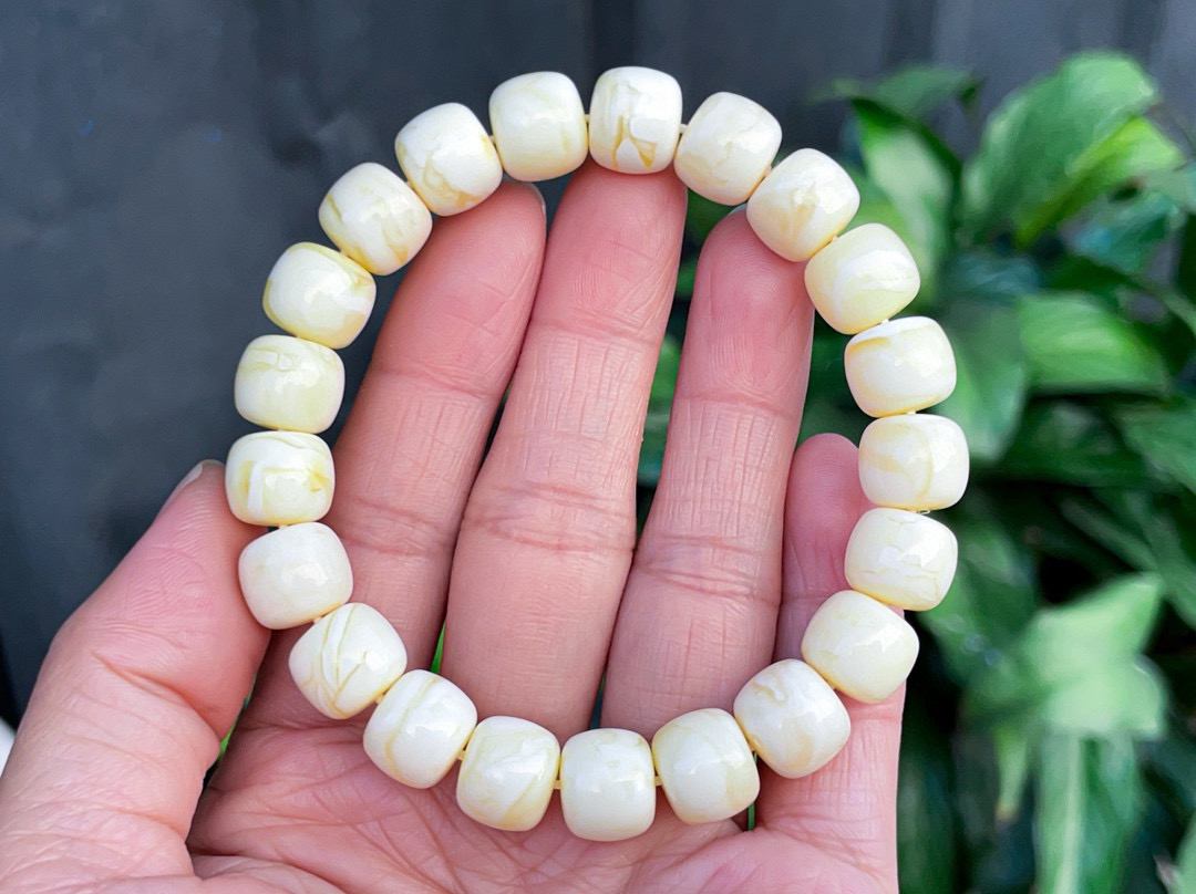 15.03克俄料白花蜡老型手串尺寸：10.6*9.5mm