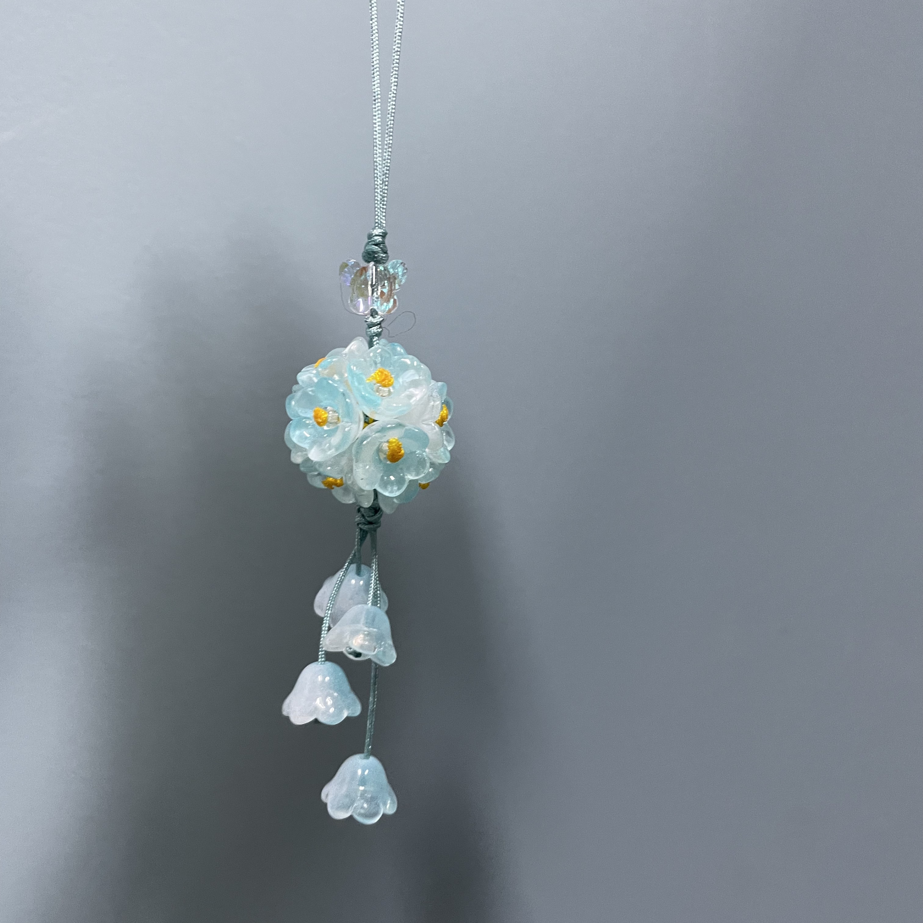 绳款淡蓝色提溜花球手机坠D905