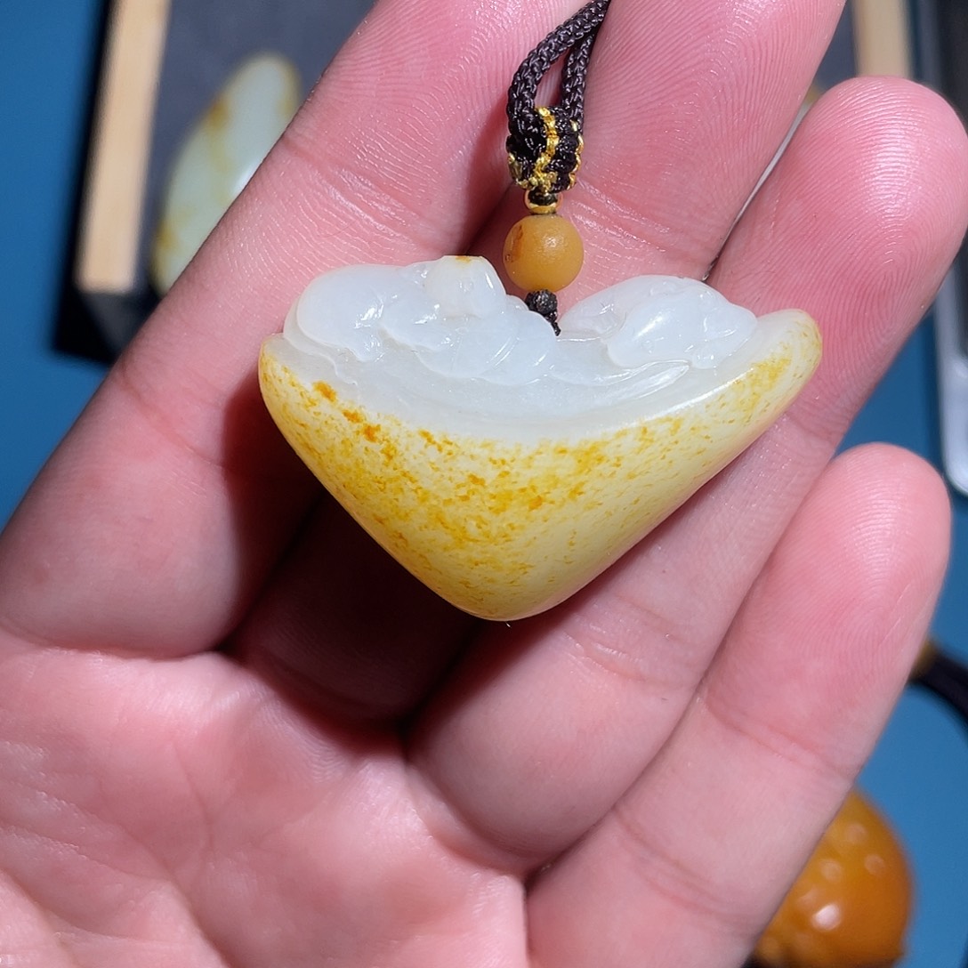 和田玉未镶嵌车挂