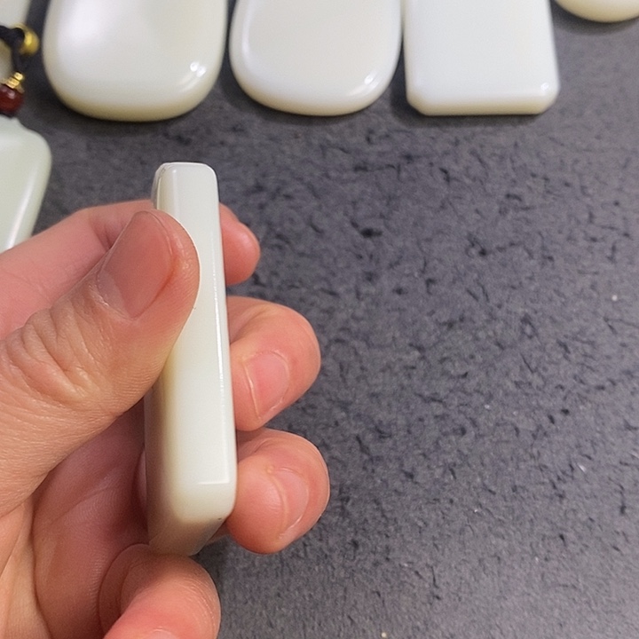 余***光和田玉（糖玉）未镶嵌颈饰