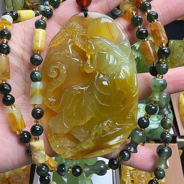 未镶嵌蛇纹石玉颈饰