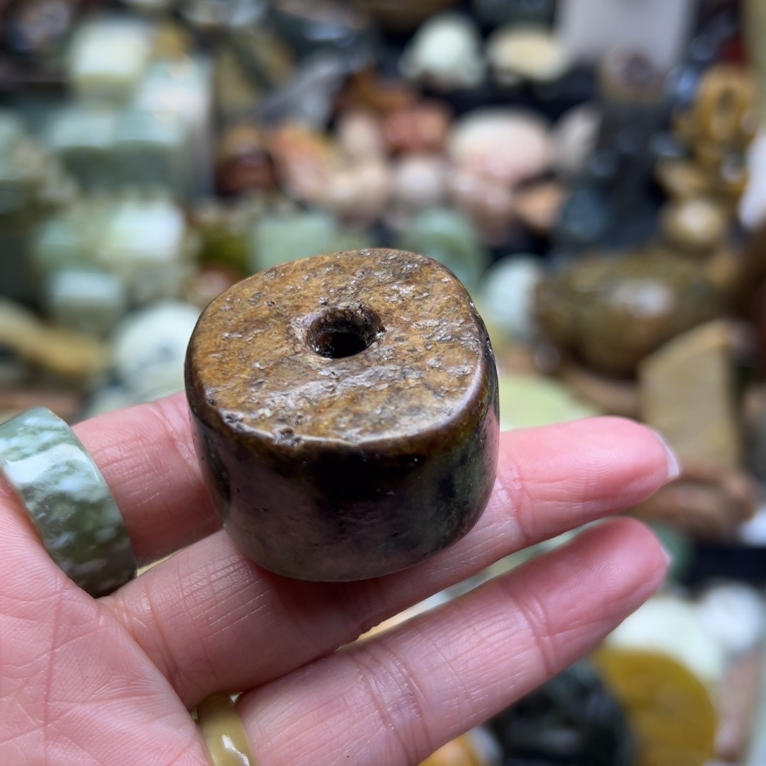 岫岩河磨玉（透闪石质玉）未镶嵌颈饰河磨玉扣子