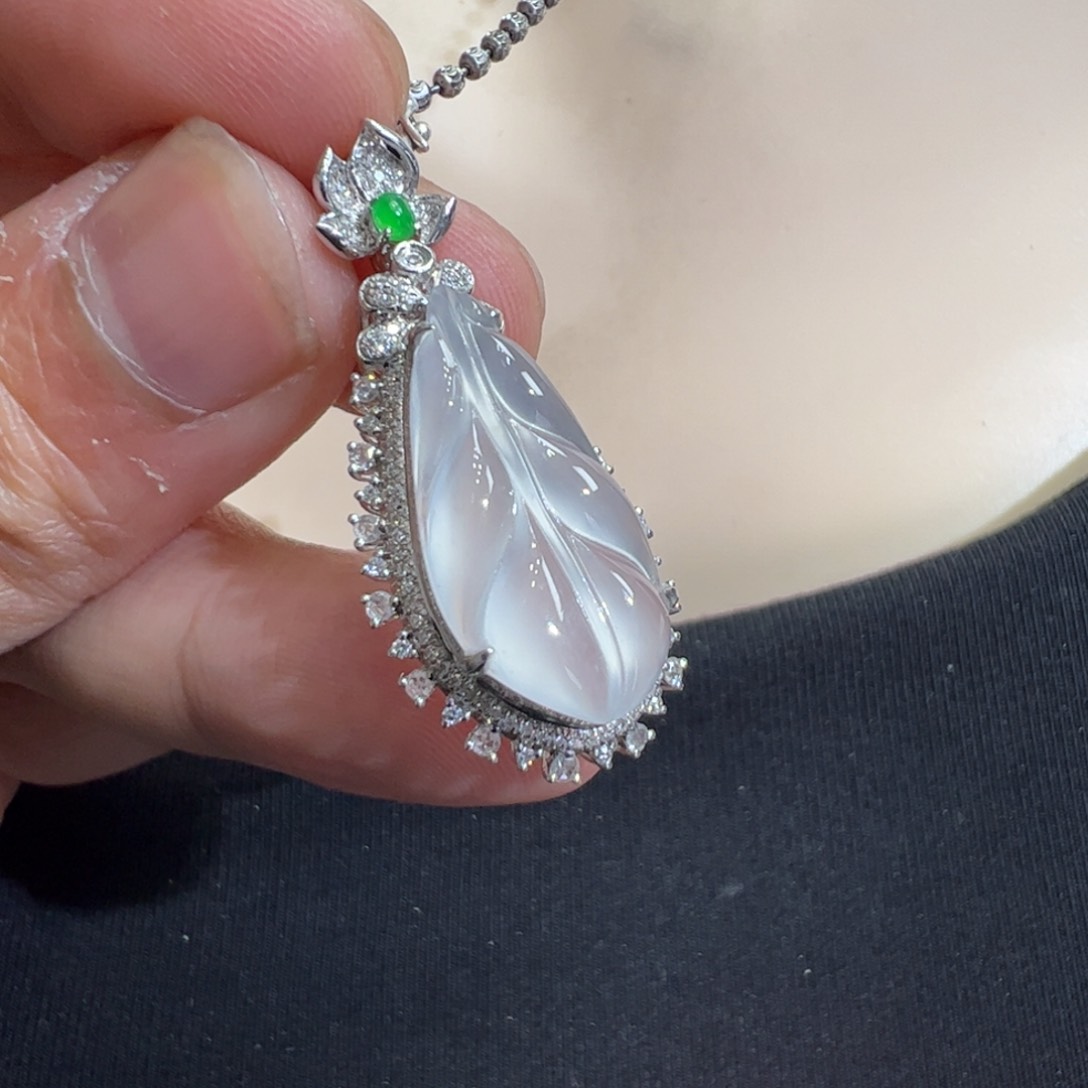 翡翠吊坠(不含链)18K金镶嵌