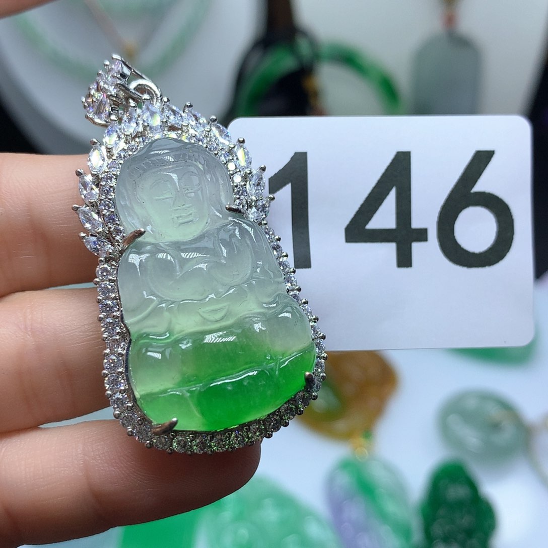 翡翠吊坠(赠链)未镶嵌