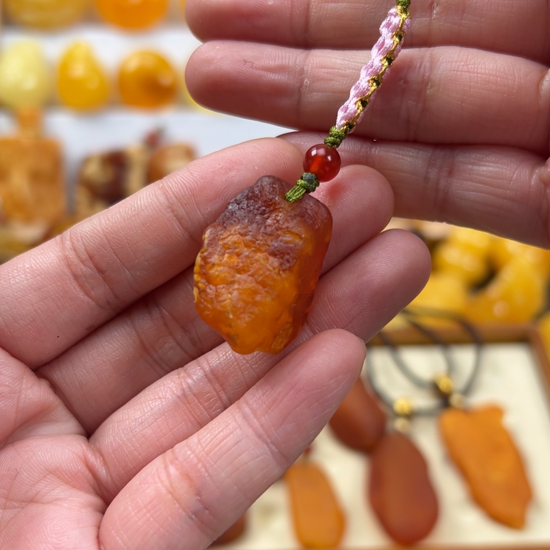 蜜蜡未镶嵌颈饰蜜蜡