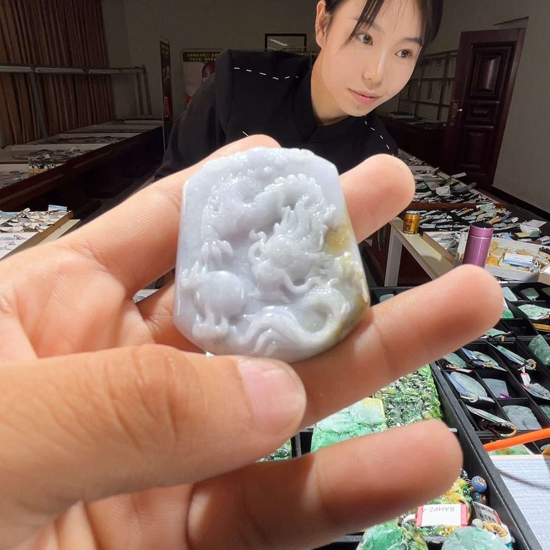 翡翠未镶嵌颈饰一