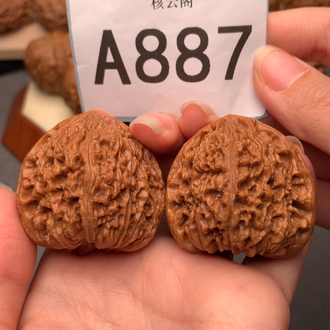 文玩核桃把件41逐鹿南疆红皮