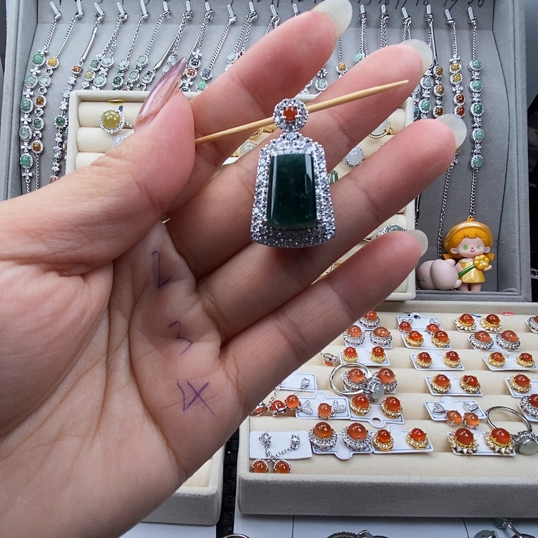 菩***下翡翠未镶嵌戒指缅甸