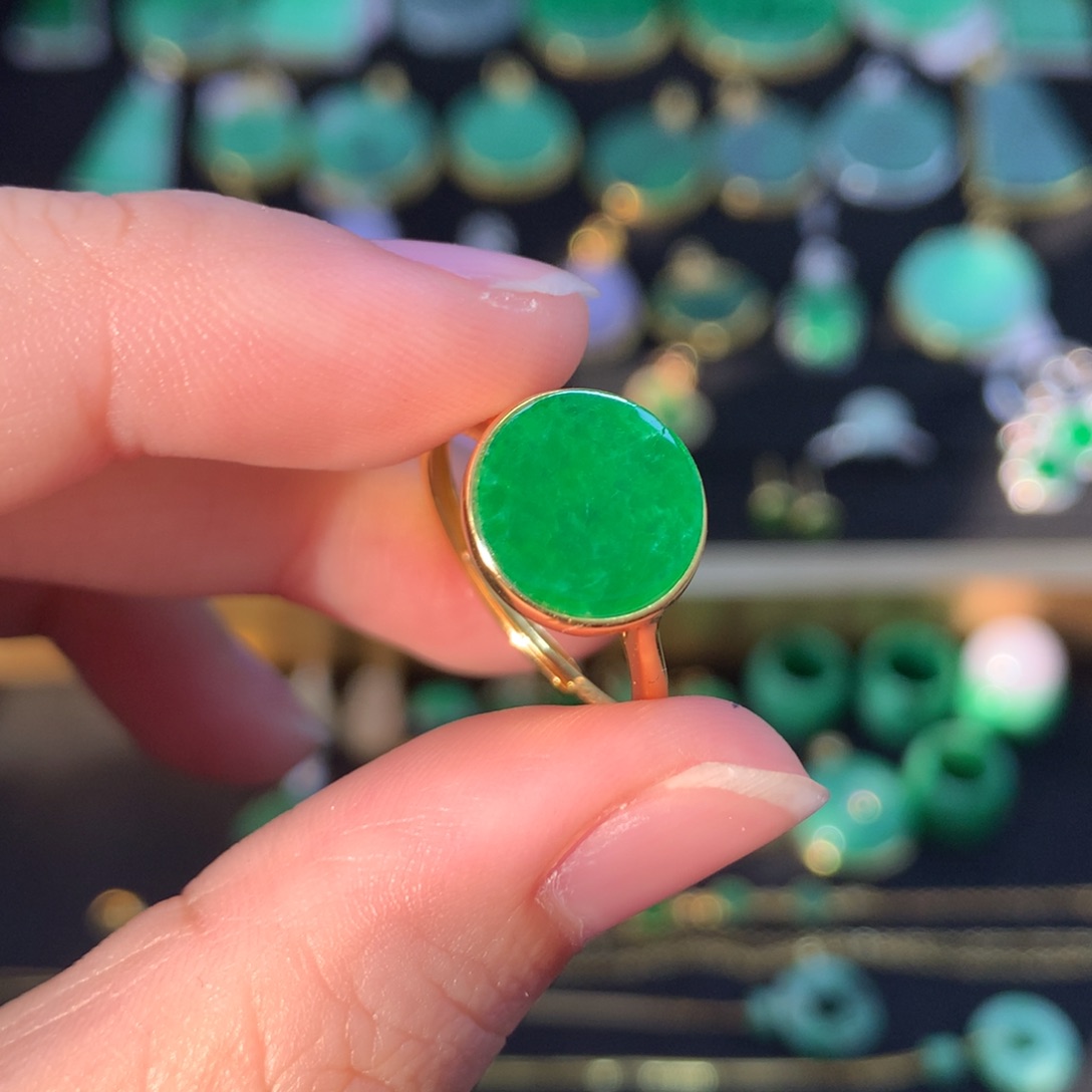 翡翠未镶嵌戒指有纹