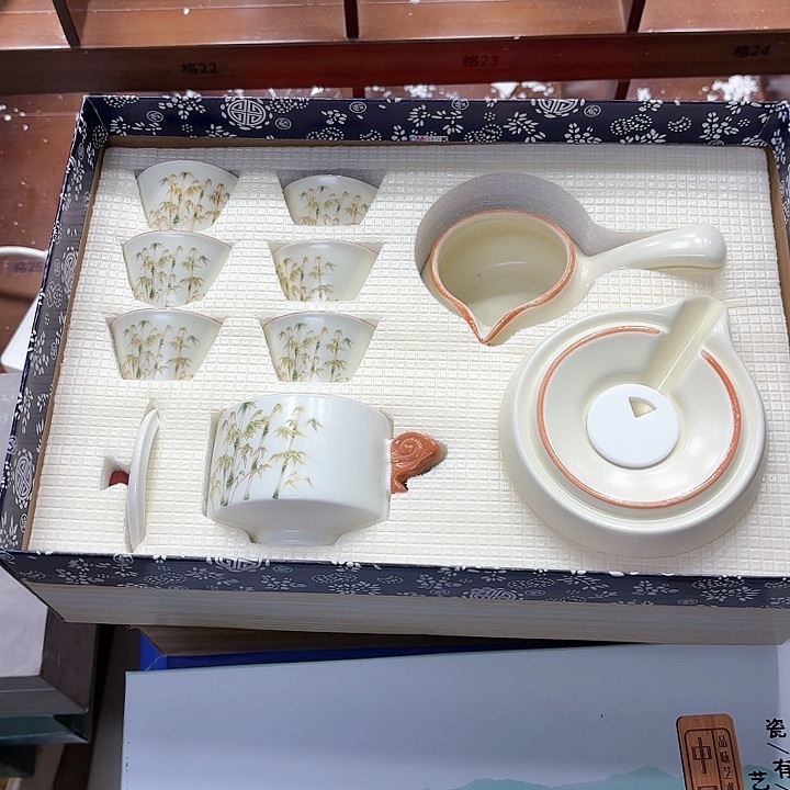 孤品茶具套装等。           