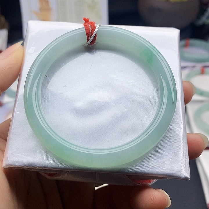 翡翠手镯未镶嵌缅甸天然翡翠A货53