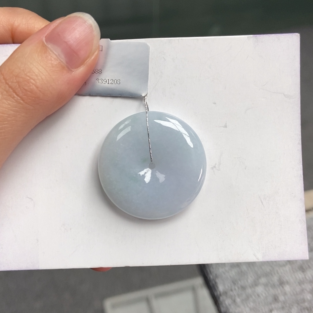 翡翠颈饰未镶嵌平安扣