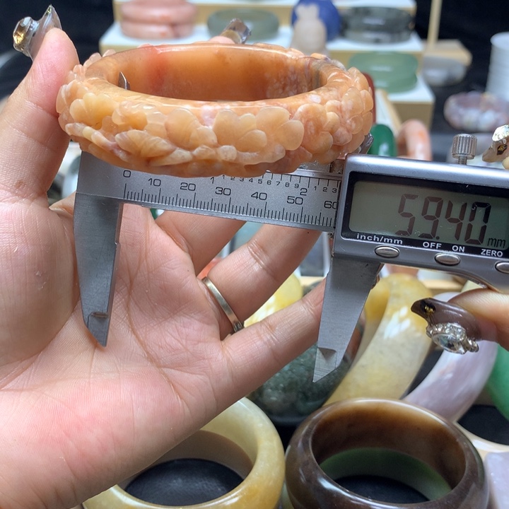 未镶嵌手镯石英质玉