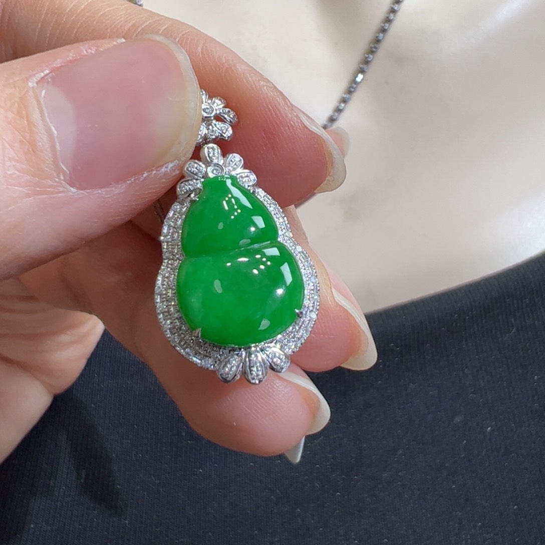 翡翠吊坠(不含链)18K金镶嵌