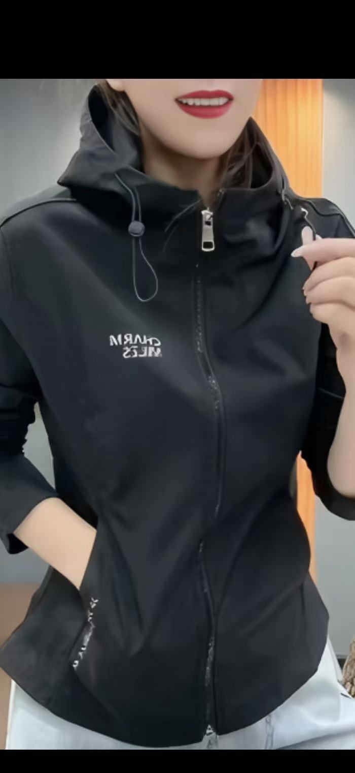2025年秋季女款常规拉链外套冲风衣薄款运动风