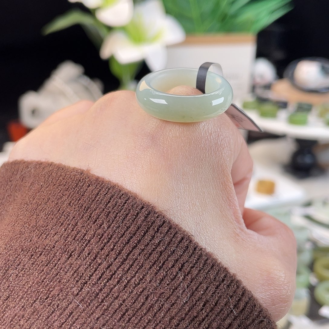 和田玉未镶嵌戒指E120一口翠色泥鳅背17.3