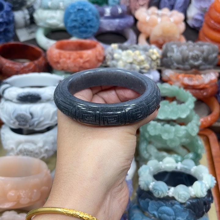 小***神石英岩玉未镶嵌手镯