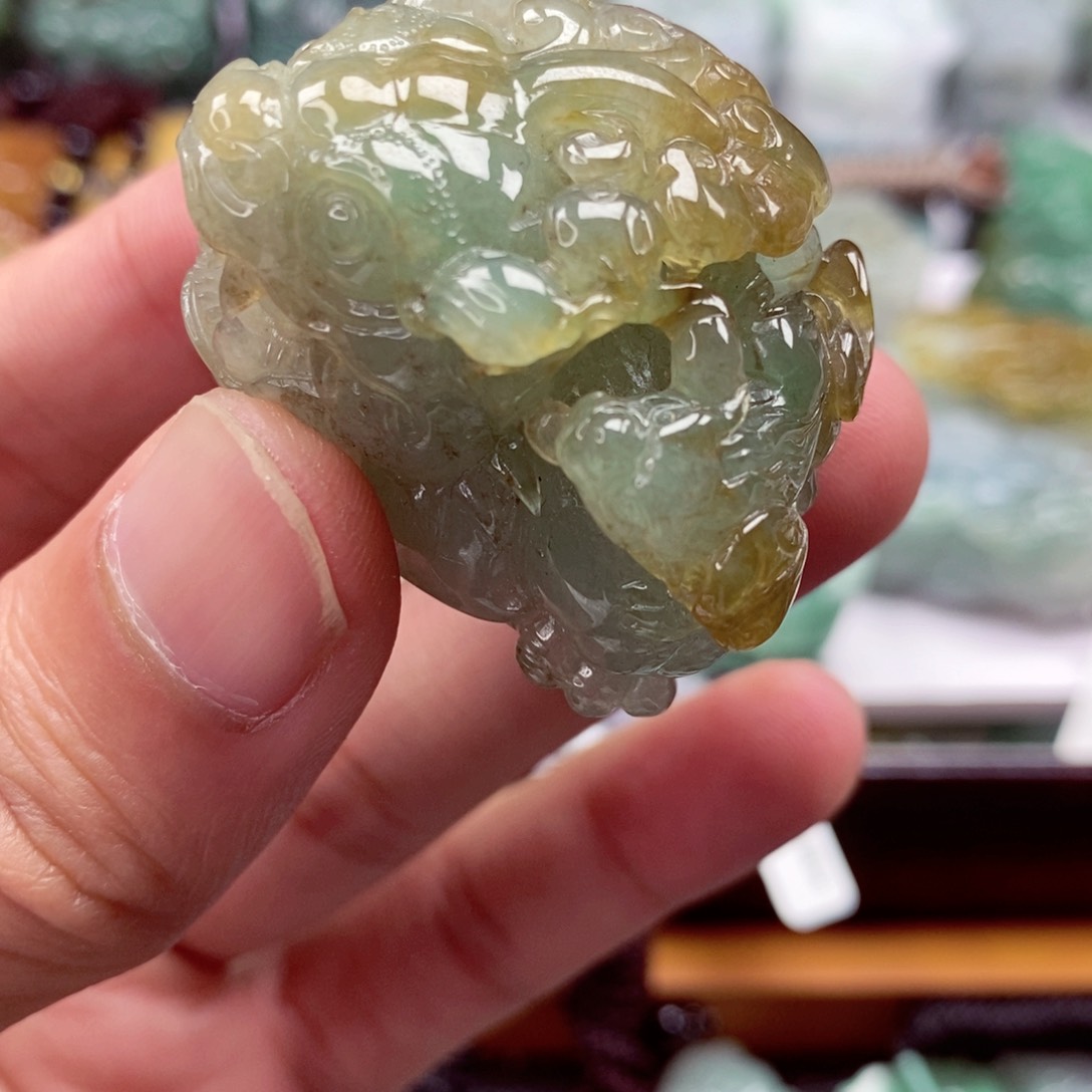 翡翠颈饰未镶嵌翡翠