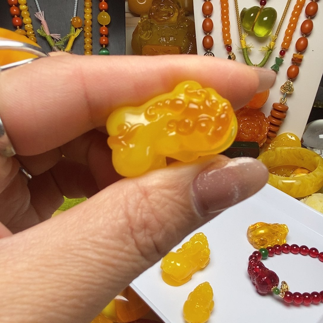 精品雕刻皮休雕刻吊坠