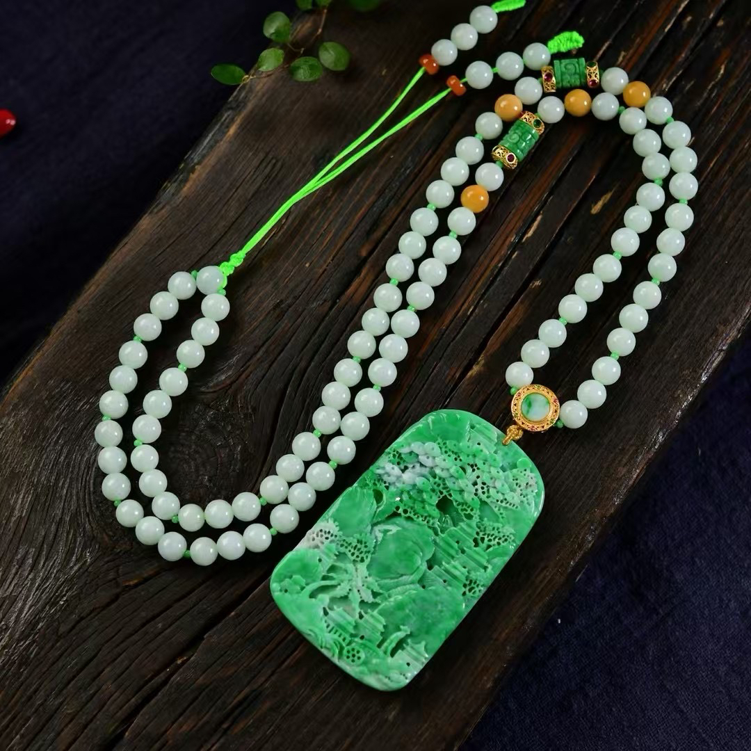 珍藏 天然缅甸A货满色辣阳绿翡翠雕刻山水牌吊坠