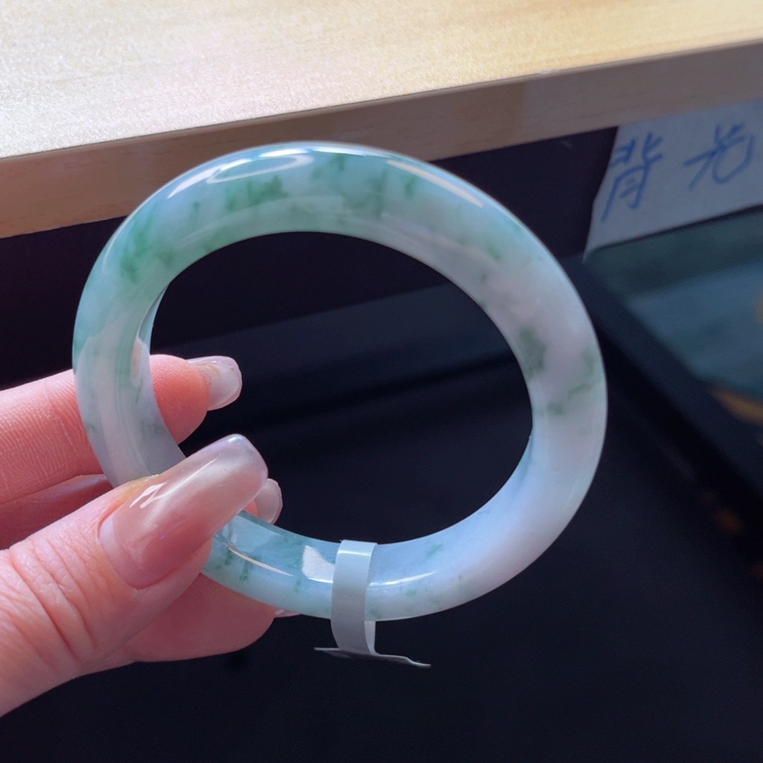 翡翠手镯未镶嵌手镯