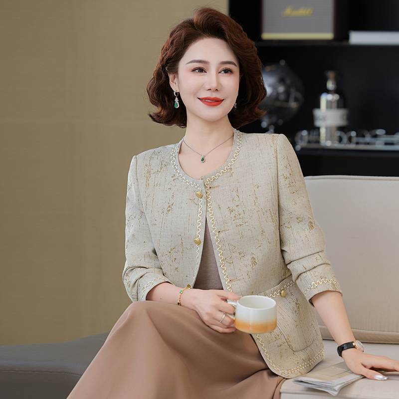 短款春秋纽扣春季女小香风短外套洋气气质春装中年上衣中老年