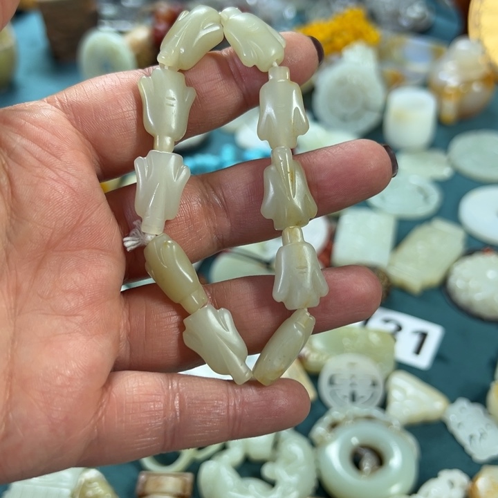 和田玉颈饰未镶嵌