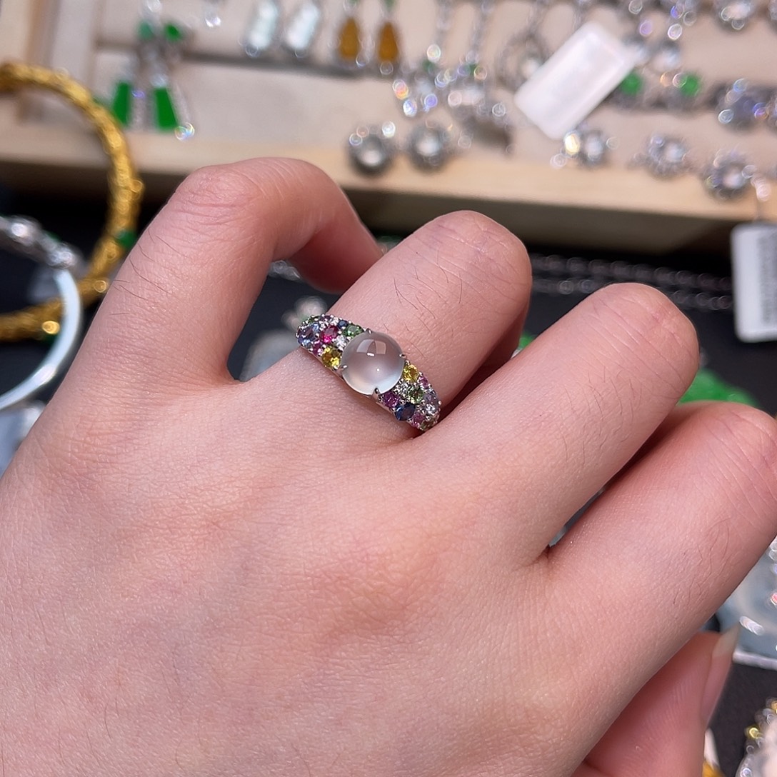 翡翠18K金镶嵌戒指蛋面