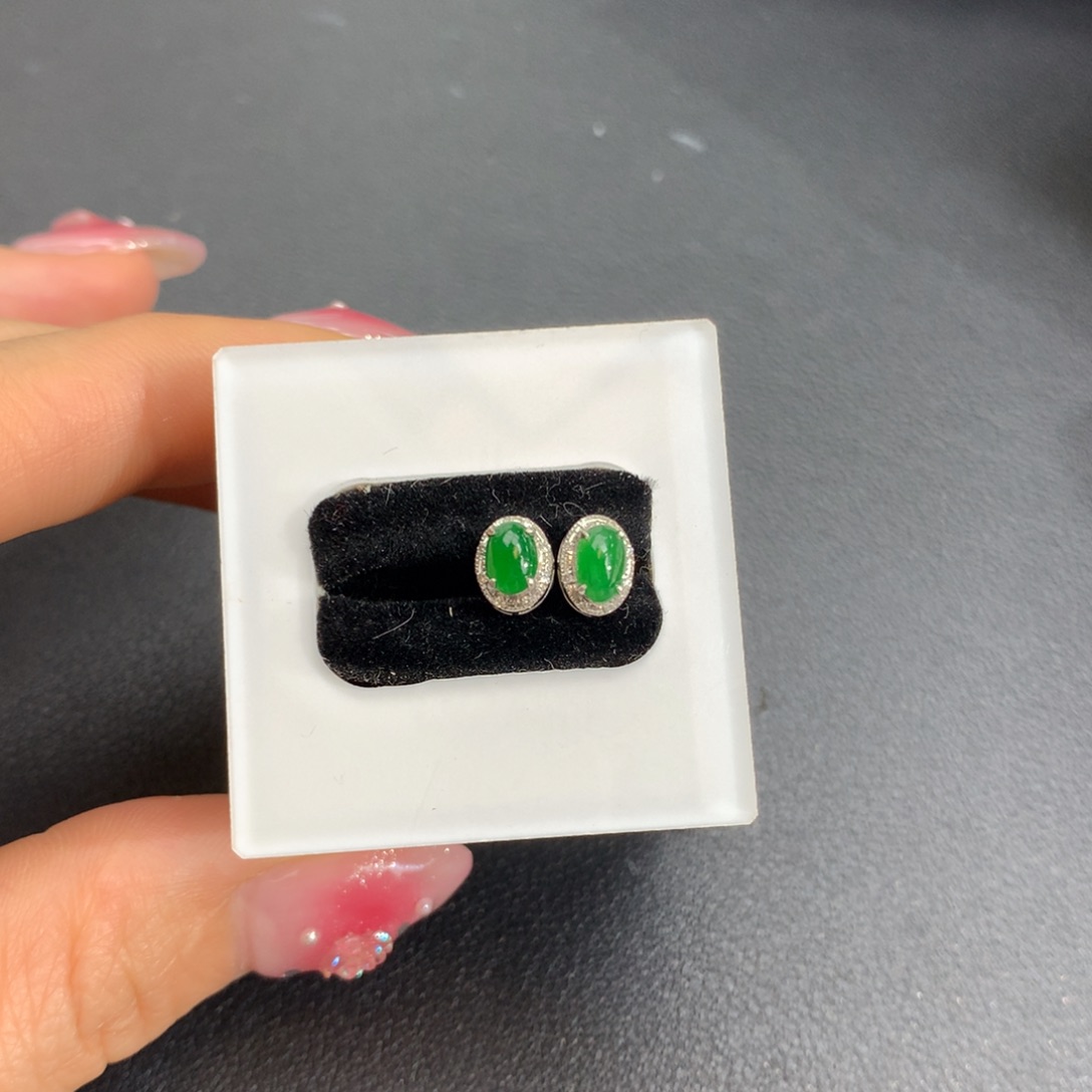 翡翠颈饰18K金镶嵌绿金镶嵌耳钉5.6-3.6-2mm