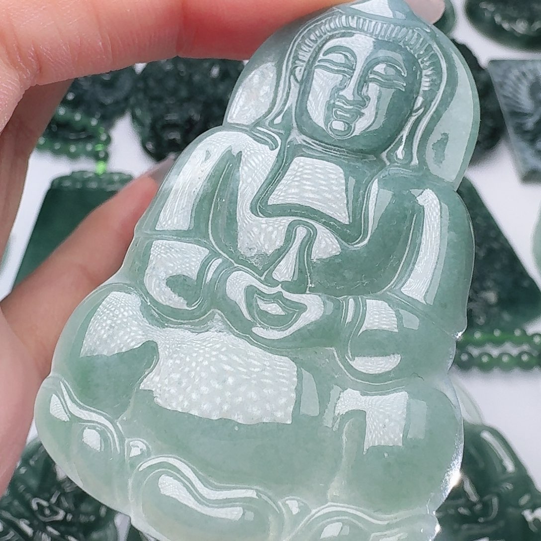 翡翠未镶嵌颈饰天然的A货翡翠多样性发其一 