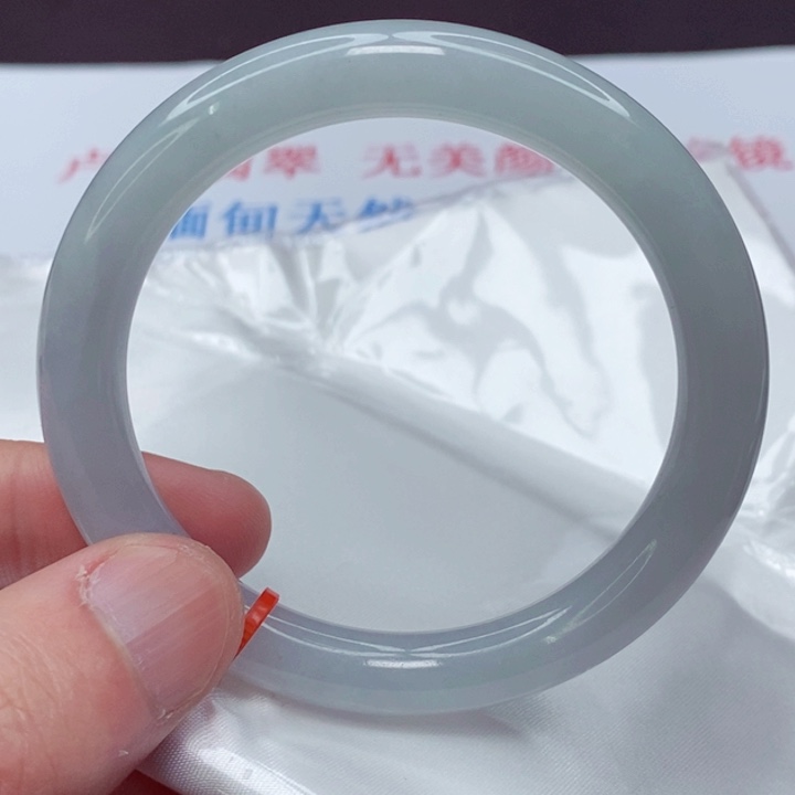 翡翠手镯未镶嵌55圈