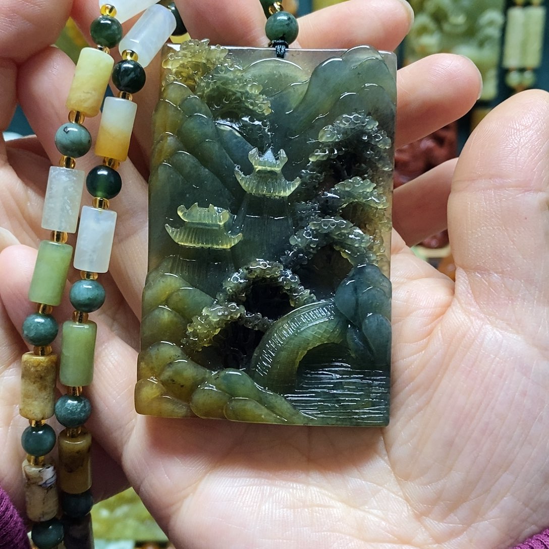 岫玉未镶嵌吊坠(赠链)