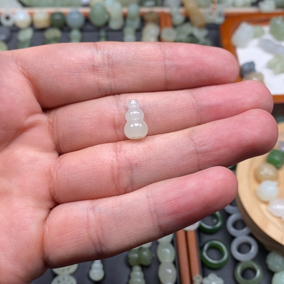 Y***o和田玉未镶嵌颈饰