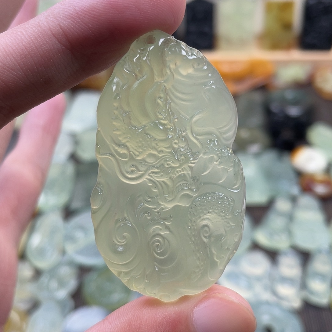 蛇纹石玉未镶嵌颈饰