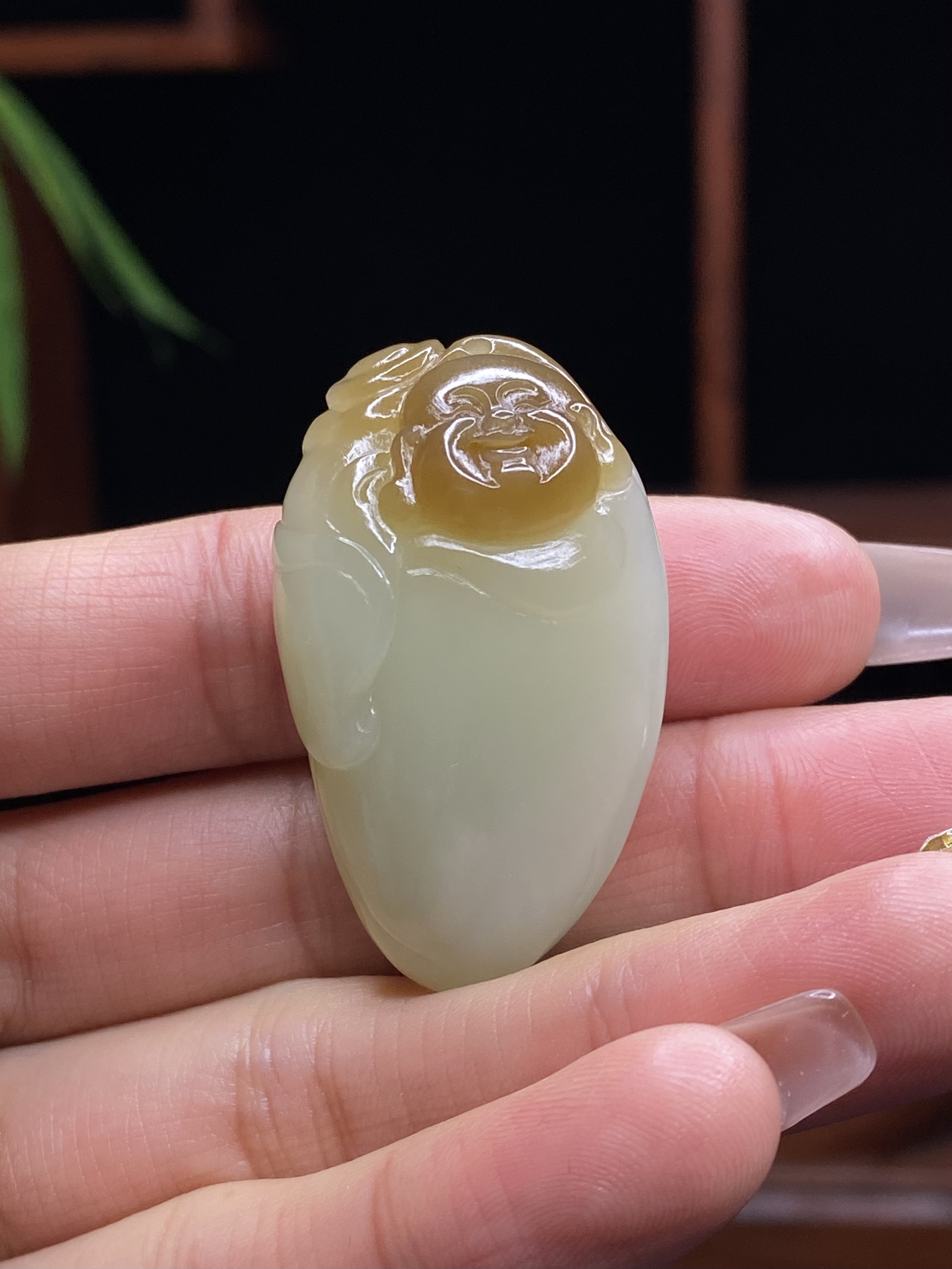 新疆和田玉且末料《佛》玉质油润细腻 尺寸39.6*23*13㎜重17克