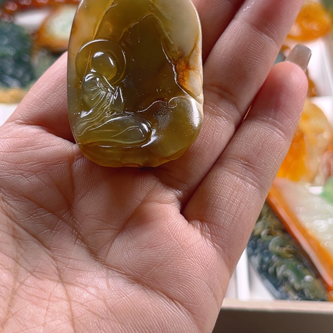 未镶嵌蛇纹石玉颈饰