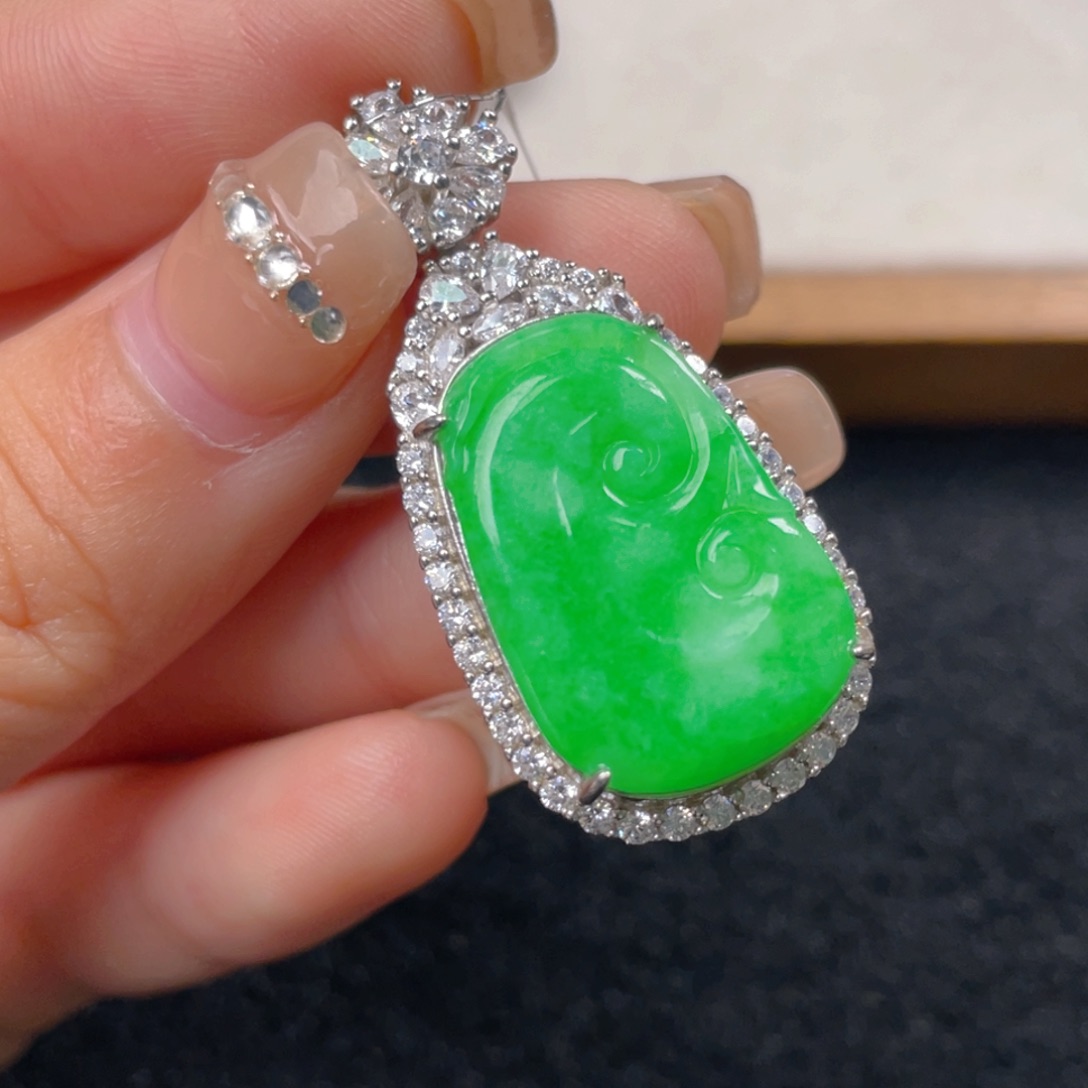 翡翠颈饰银S925镶嵌g g h b j