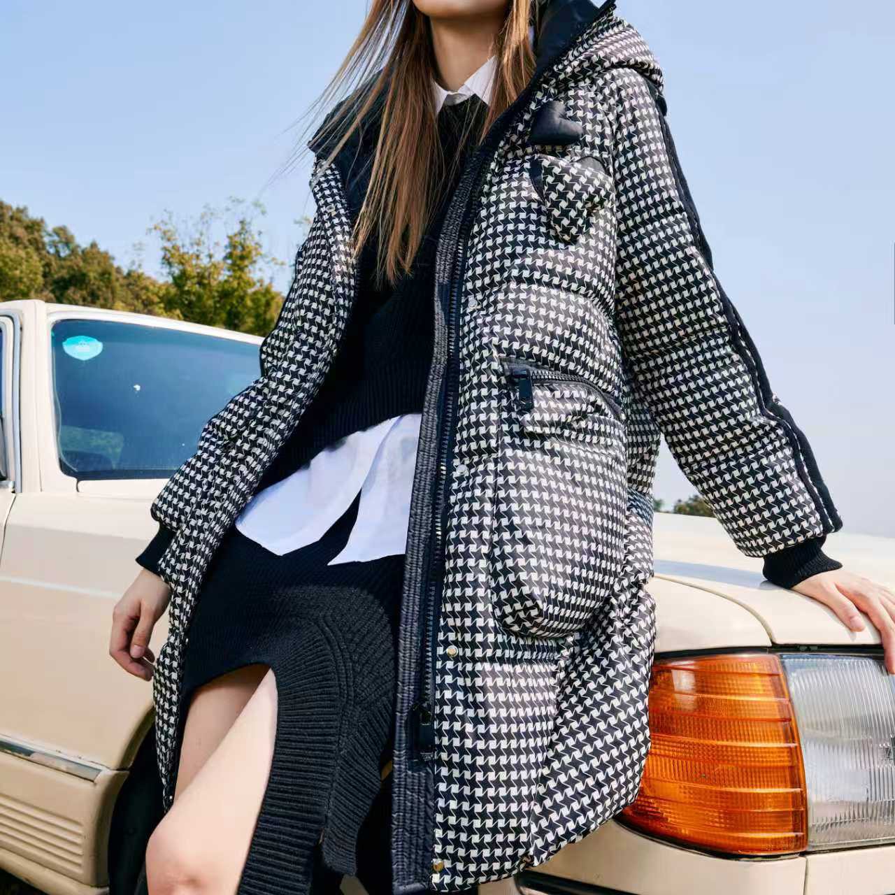休闲格子中长款羽绒服