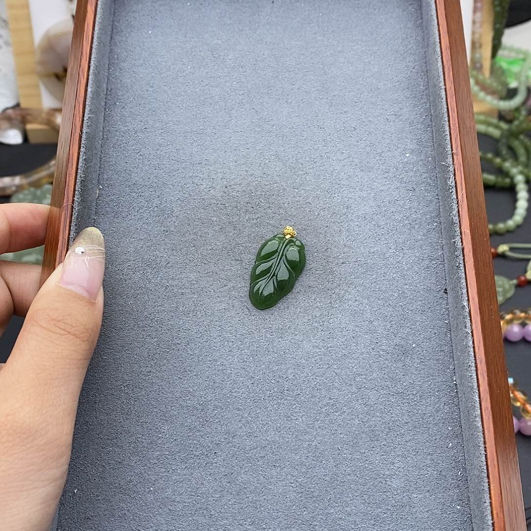 和田玉吊坠(不含链)18K金镶嵌