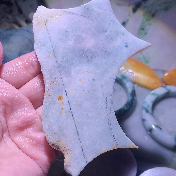 颈饰未镶嵌翡翠边角料