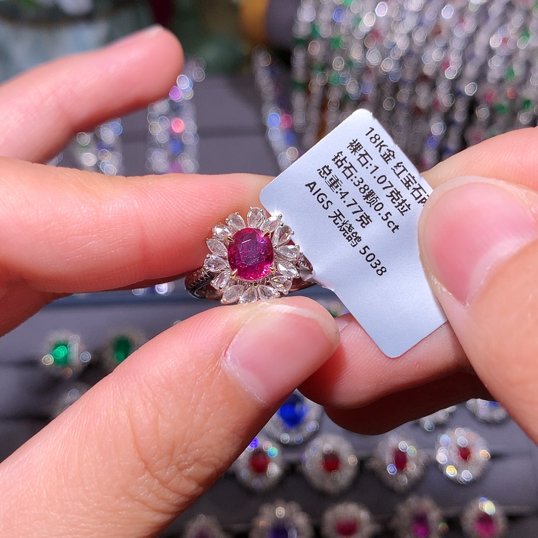 戒指18K金镶嵌红宝石