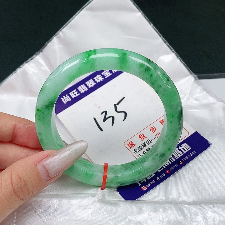 翡翠手镯未镶嵌翡翠12