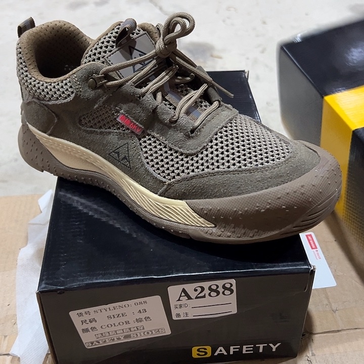 编码288号。  43码防砸防刺劳保鞋