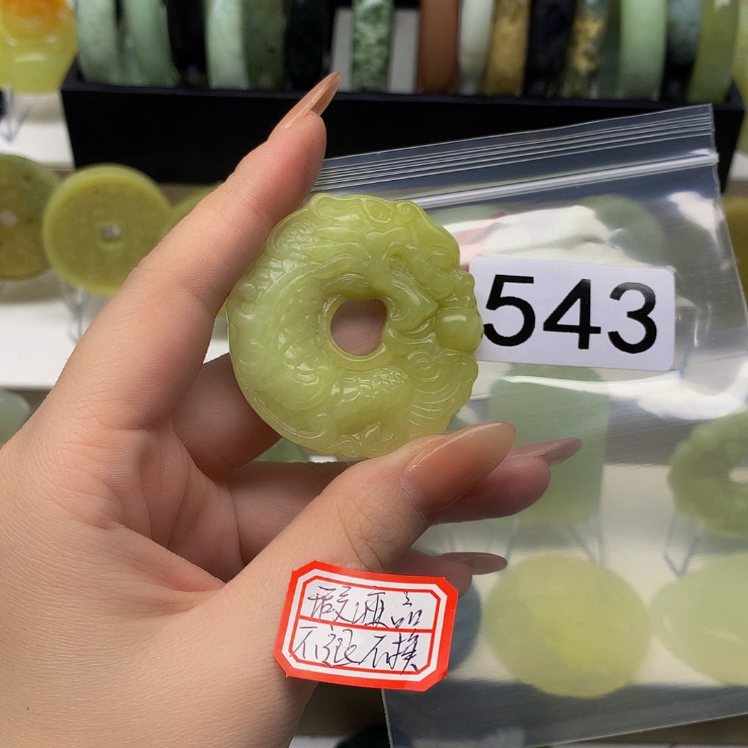 蛇纹石玉颈饰未镶嵌