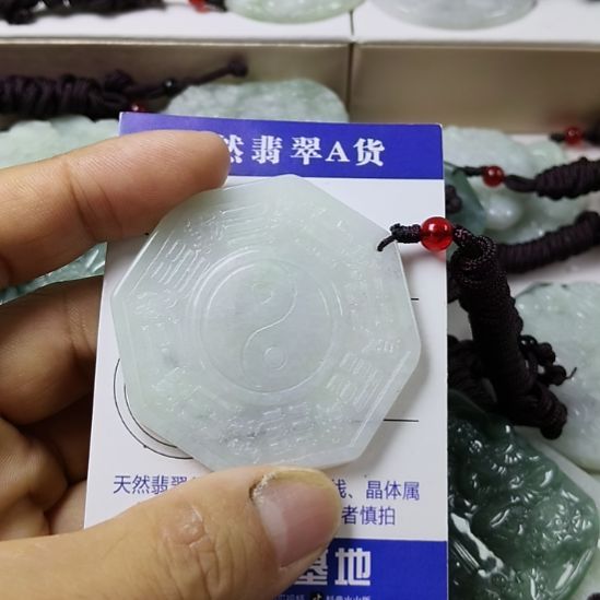 翡翠未镶嵌颈饰挂件