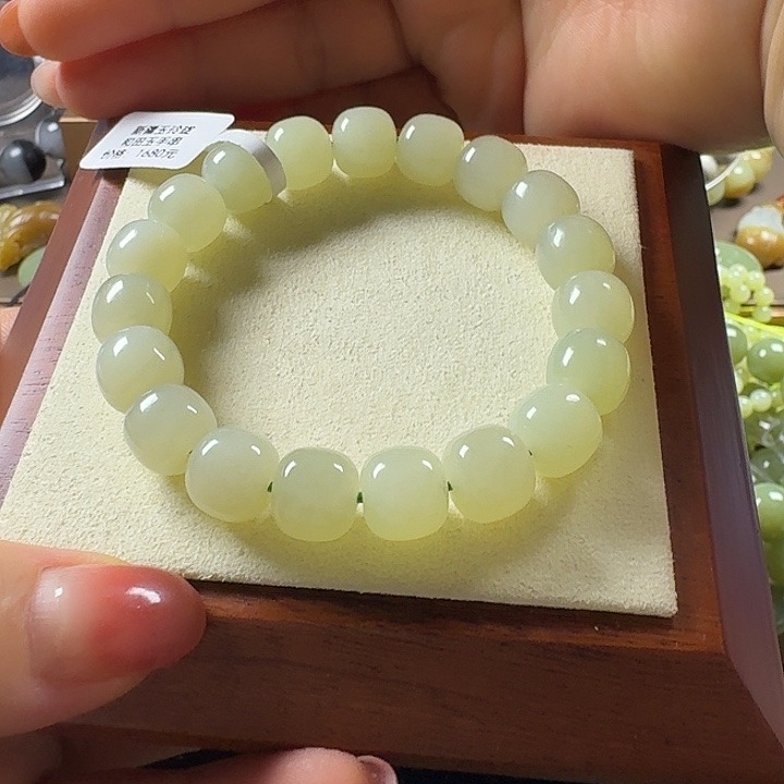 華****和田玉（糖玉）未镶嵌手链