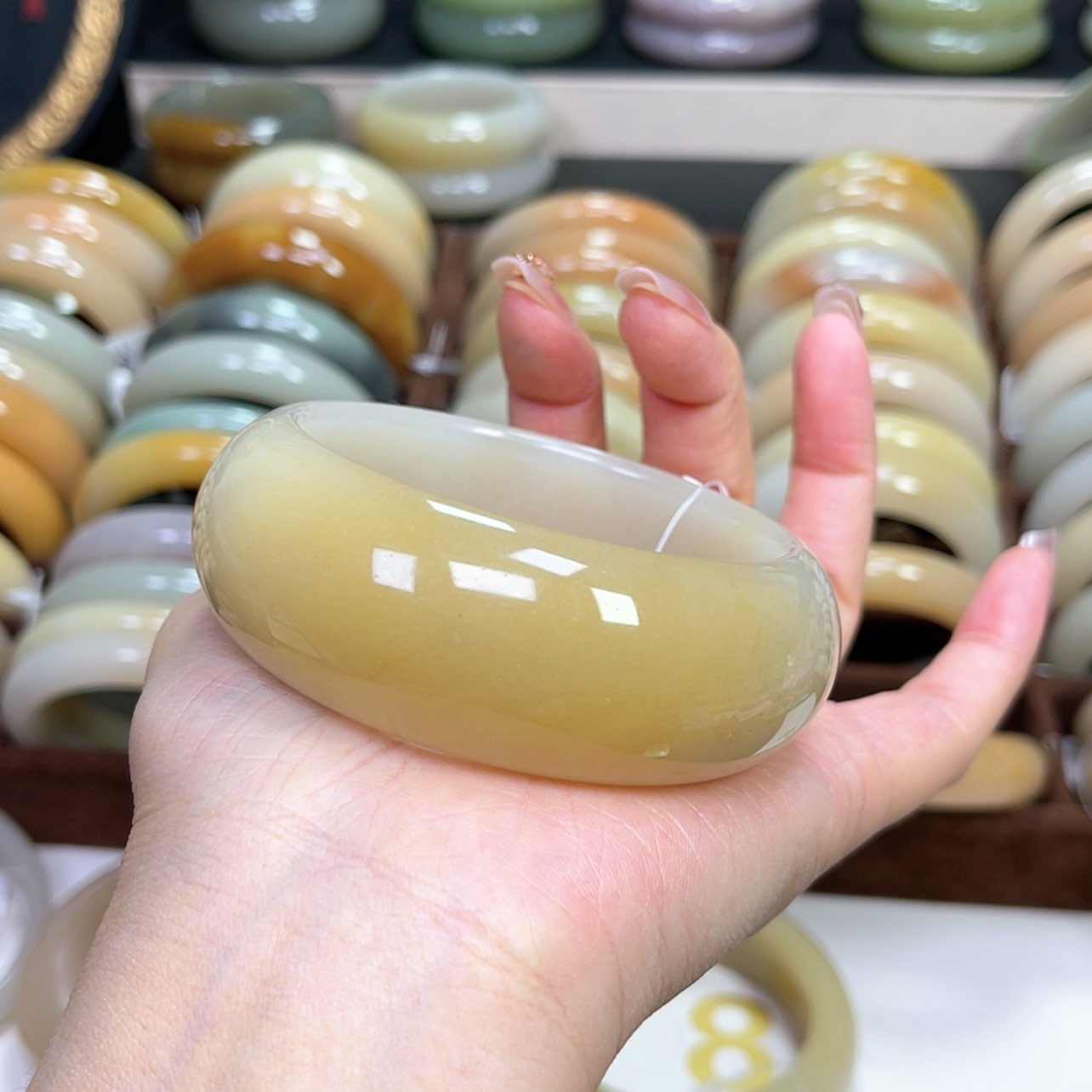 【闪购商品】石英质玉手镯未镶嵌谢***姐